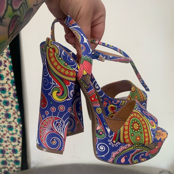 Chinese Laundry Paisley Heels - Picture 2 of 6